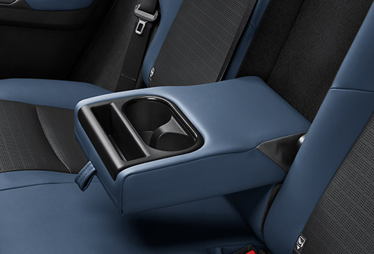 <sg-lang1>Rear Seat Centre Armrest with 2 Cup Holders</sg-lang1><sg-lang2></sg-lang2><sg-lang3></sg-lang3>